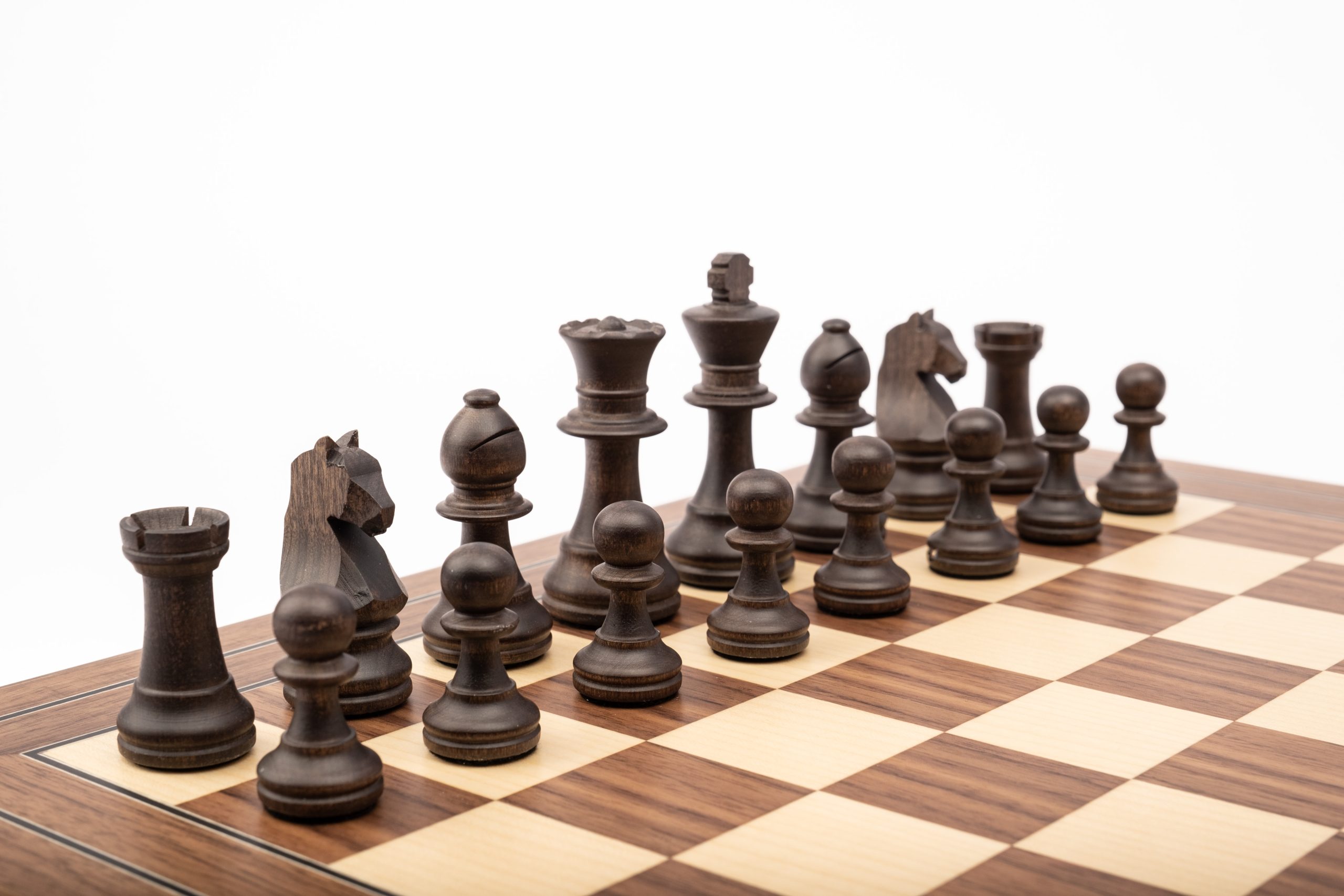 Staunton Europe nº3 chess set – WALNUT